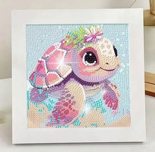 Carregar imagem no visualizador da galeria, Tartaruga 2024/1 (15cm x 15cm) - 100% Diamantes (Redondo) com Moldura - Pronta Entrega - Kit Completo