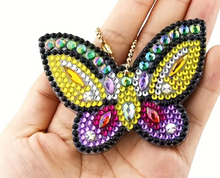 Carregar imagem no visualizador da galeria, Kit Chaveiro Borboleta com Diamantes 2024/ 1 - Pronta Entrega - Kit Completo
