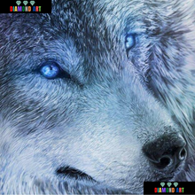 Carregar imagem no visualizador da galeria, Lobo dos Olhos Azuis - 100% Diamantes (Kit Completo)
