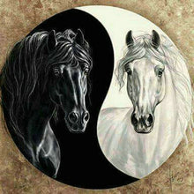 Carregar imagem no visualizador da galeria, Cavalos Yin-Yang - 100% Diamantes (Kit Completo)

